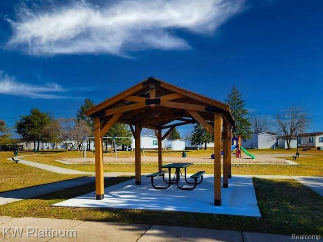 50136 Wedgewood Court N, Shelby Charter Township, MI 48315