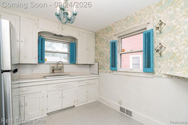3137 Royal Avenue, Berkley, MI 48072