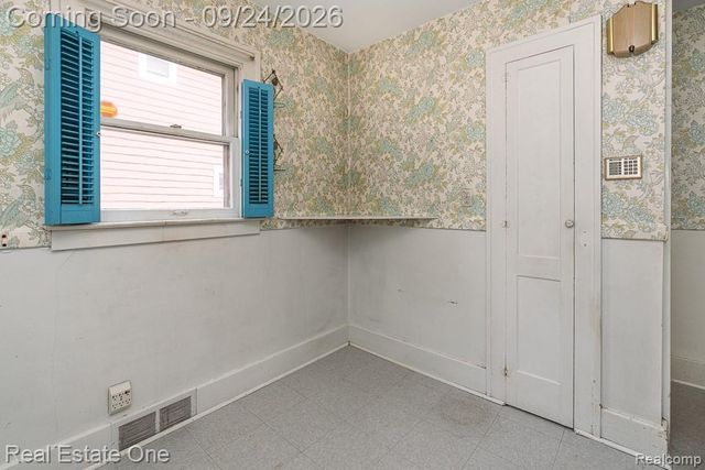 3137 Royal Avenue, Berkley, MI 48072