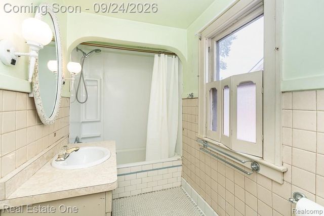 3137 Royal Avenue, Berkley, MI 48072