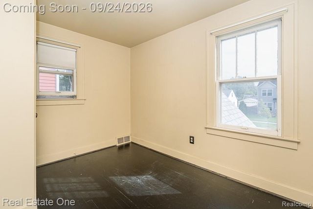3137 Royal Avenue, Berkley, MI 48072
