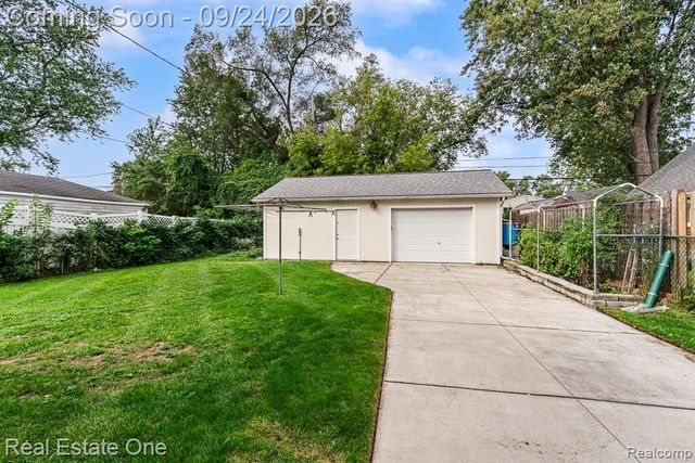 3137 Royal Avenue, Berkley, MI 48072