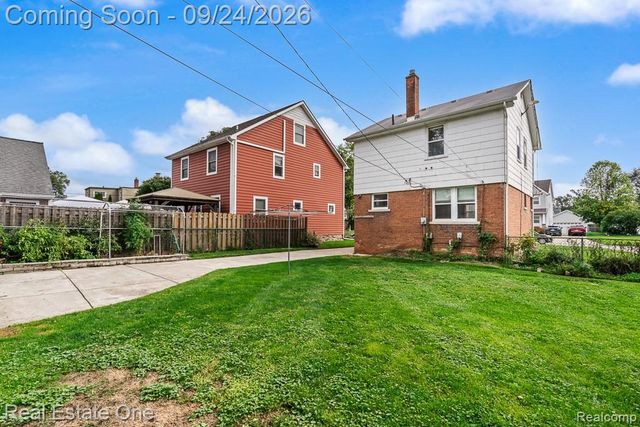 3137 Royal Avenue, Berkley, MI 48072