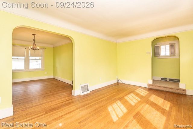 3137 Royal Avenue, Berkley, MI 48072