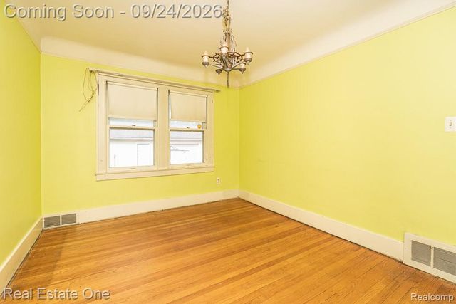 3137 Royal Avenue, Berkley, MI 48072