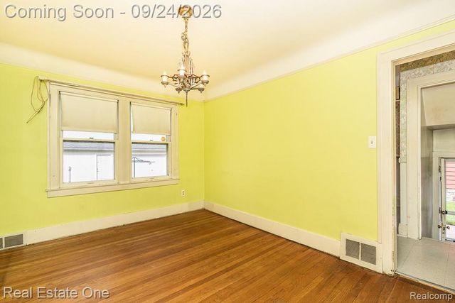 3137 Royal Avenue, Berkley, MI 48072