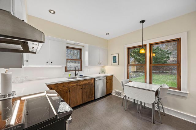 568 Frontenac Place, Saint Paul, MN 55104