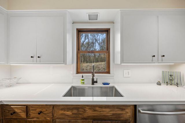 568 Frontenac Place, Saint Paul, MN 55104