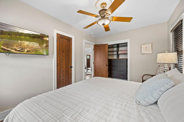 568 Frontenac Place, Saint Paul, MN 55104