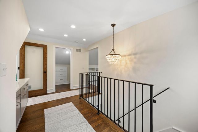 568 Frontenac Place, Saint Paul, MN 55104