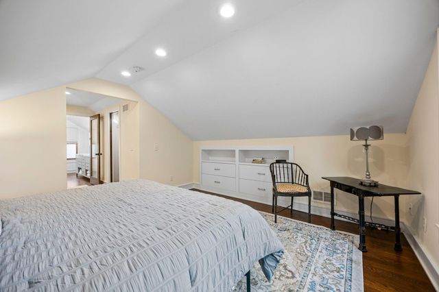 568 Frontenac Place, Saint Paul, MN 55104