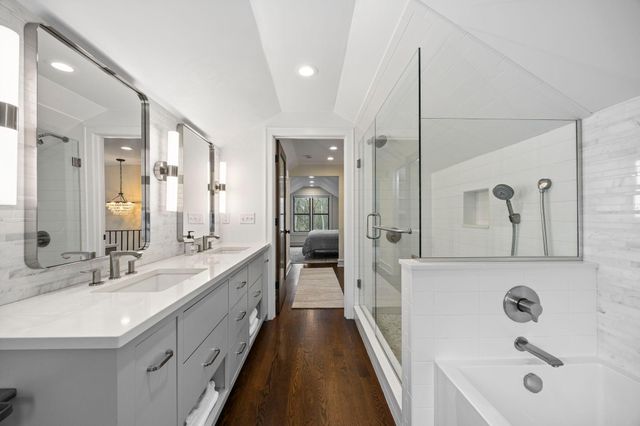 568 Frontenac Place, Saint Paul, MN 55104