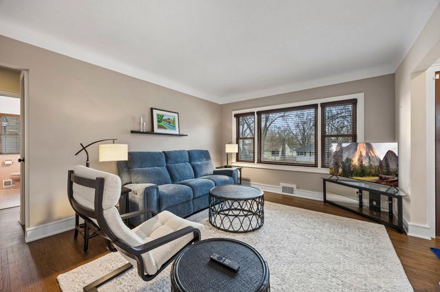 568 Frontenac Place, Saint Paul, MN 55104