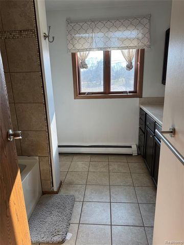 2346 London Bridge Drive, Rochester Hills, MI 48307