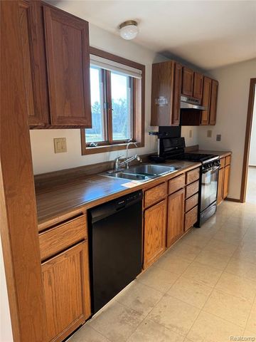 2346 London Bridge Drive, Rochester Hills, MI 48307