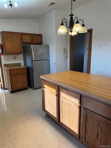 2346 London Bridge Drive, Rochester Hills, MI 48307