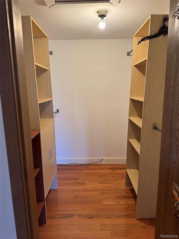 2346 London Bridge Drive, Rochester Hills, MI 48307