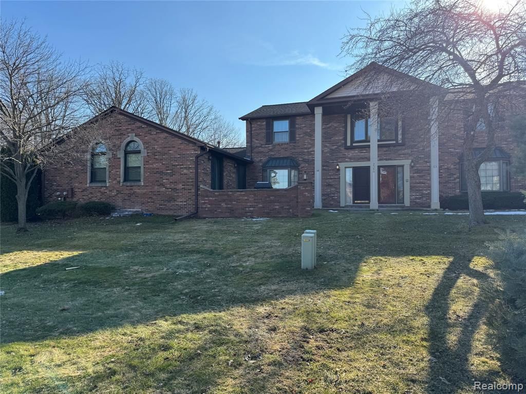 2346 London Bridge Drive, Rochester Hills, MI 48307