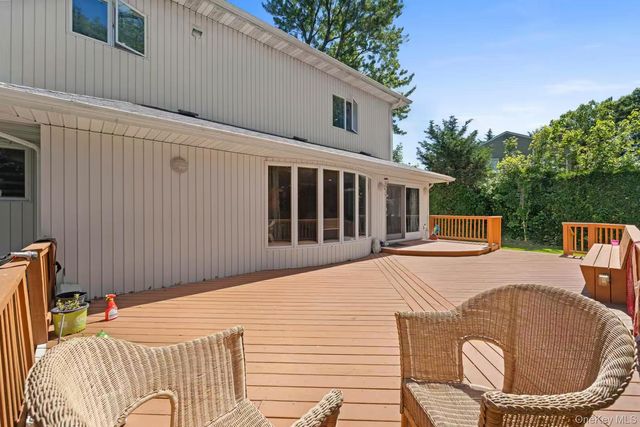24 Holly Lane, Jericho, NY 11753