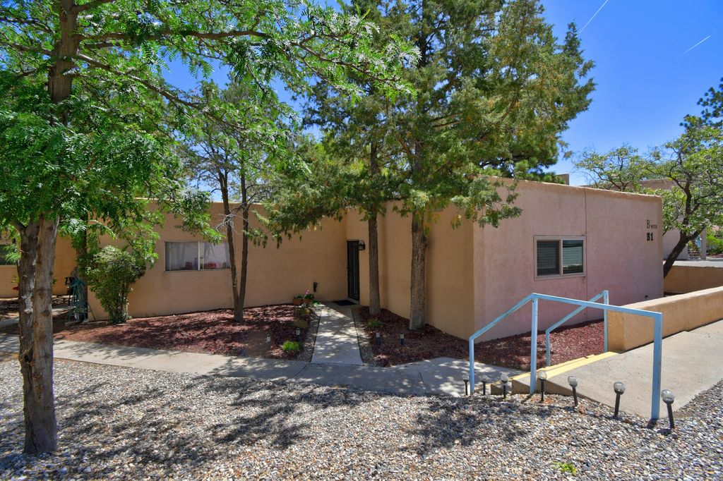 4715 Country Club Lane NW APT B1, Albuquerque, NM 87114