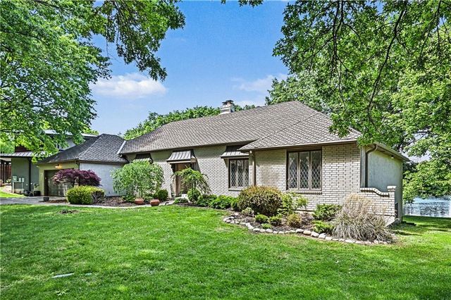 11203 Cedar Street, Leawood, KS 66211