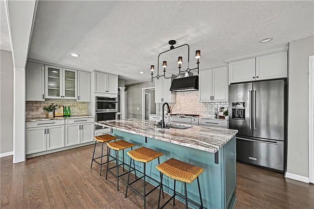 11203 Cedar Street, Leawood, KS 66211