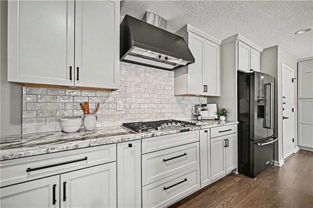 11203 Cedar Street, Leawood, KS 66211