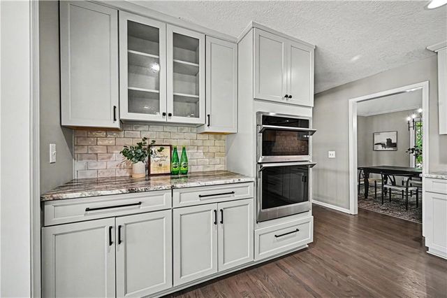 11203 Cedar Street, Leawood, KS 66211