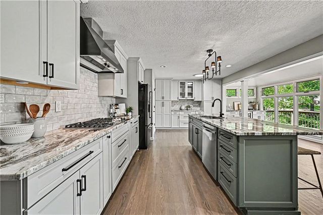 11203 Cedar Street, Leawood, KS 66211