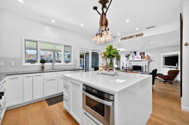 3852 El Ricon Way, Sacramento, CA 95864