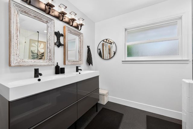 3852 El Ricon Way, Sacramento, CA 95864