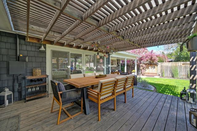 3852 El Ricon Way, Sacramento, CA 95864