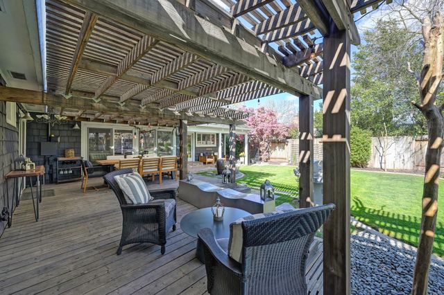 3852 El Ricon Way, Sacramento, CA 95864