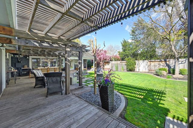 3852 El Ricon Way, Sacramento, CA 95864