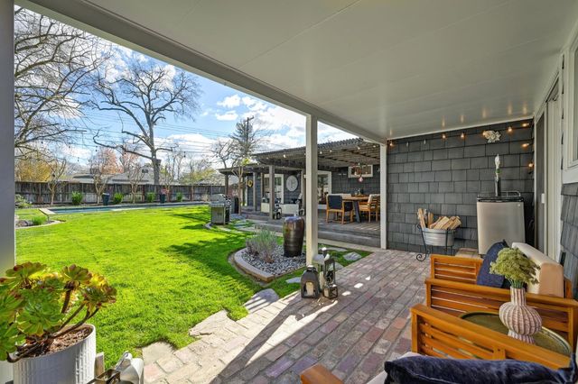 3852 El Ricon Way, Sacramento, CA 95864