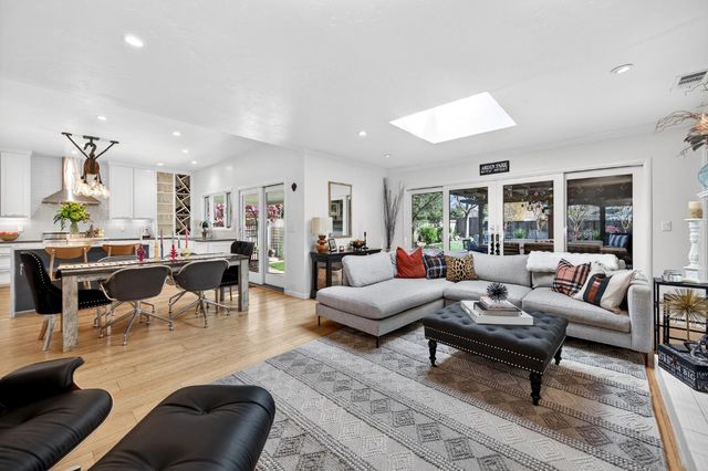 3852 El Ricon Way, Sacramento, CA 95864