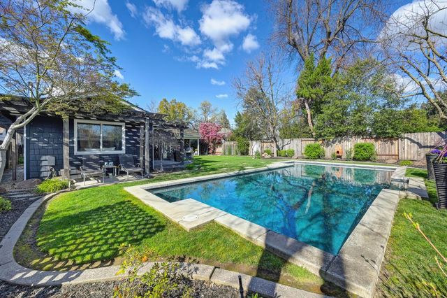 3852 El Ricon Way, Sacramento, CA 95864