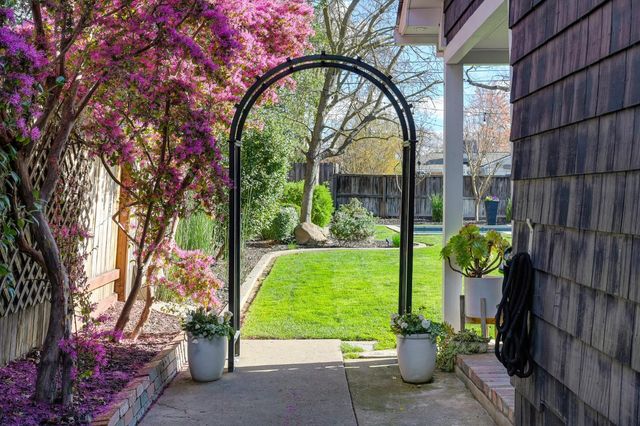 3852 El Ricon Way, Sacramento, CA 95864