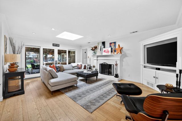 3852 El Ricon Way, Sacramento, CA 95864