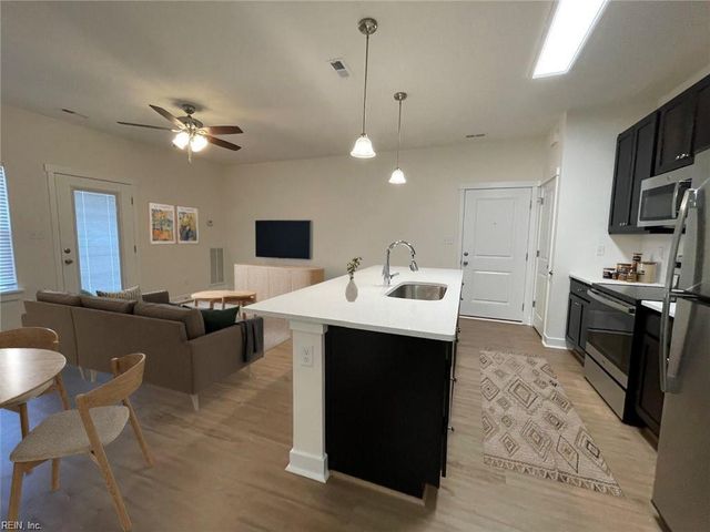 5141 Gracewood Ln Apt 100, Virginia Beach, VA 23462
