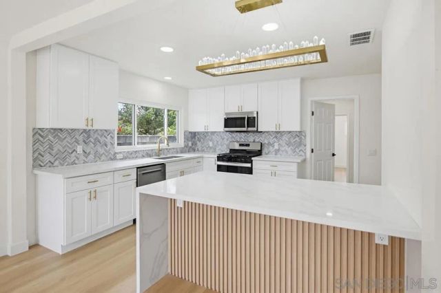5882 Adams Ave, San Diego, CA 92115