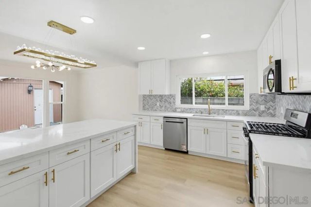 5882 Adams Ave, San Diego, CA 92115