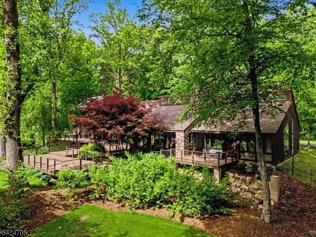85 Crest Dr, Bernardsville Boro, NJ 07924
