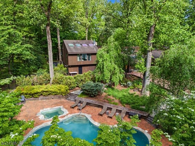 85 Crest Dr, Bernardsville Boro, NJ 07924