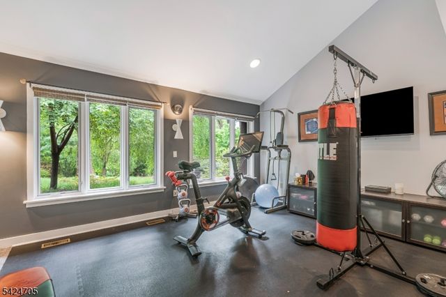 85 Crest Dr, Bernardsville Boro, NJ 07924