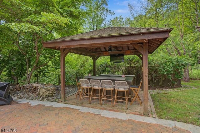 85 Crest Dr, Bernardsville Boro, NJ 07924