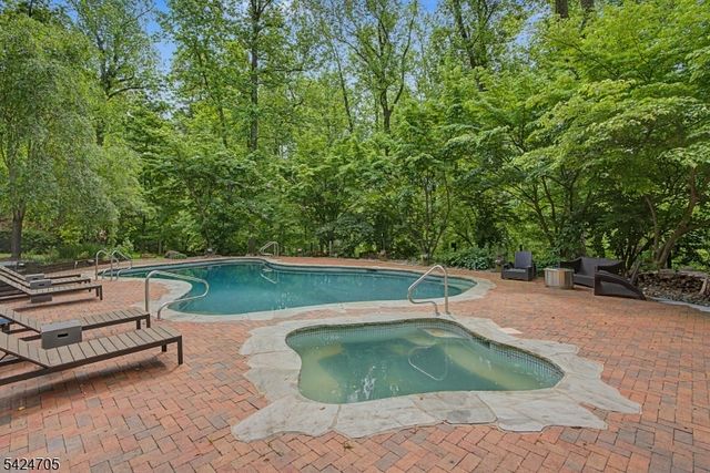 85 Crest Dr, Bernardsville Boro, NJ 07924