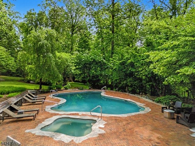 85 Crest Dr, Bernardsville Boro, NJ 07924