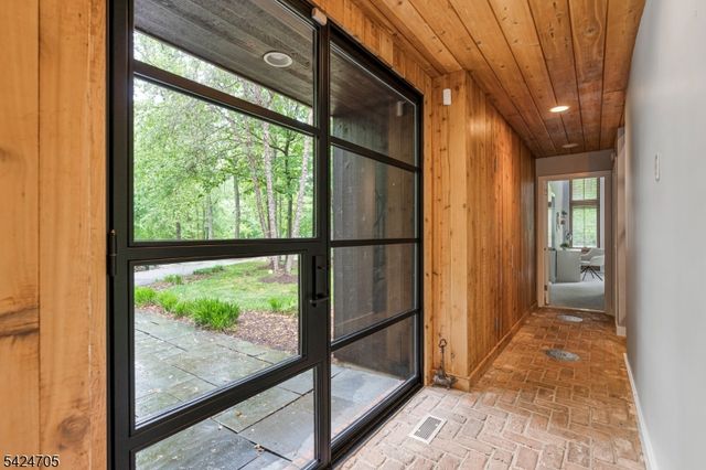 85 Crest Dr, Bernardsville Boro, NJ 07924