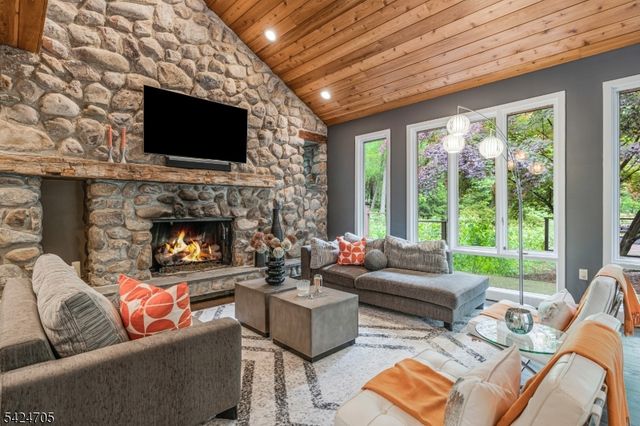 85 Crest Dr, Bernardsville Boro, NJ 07924